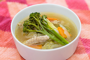 白菜とスティックブロッコリーのスープ